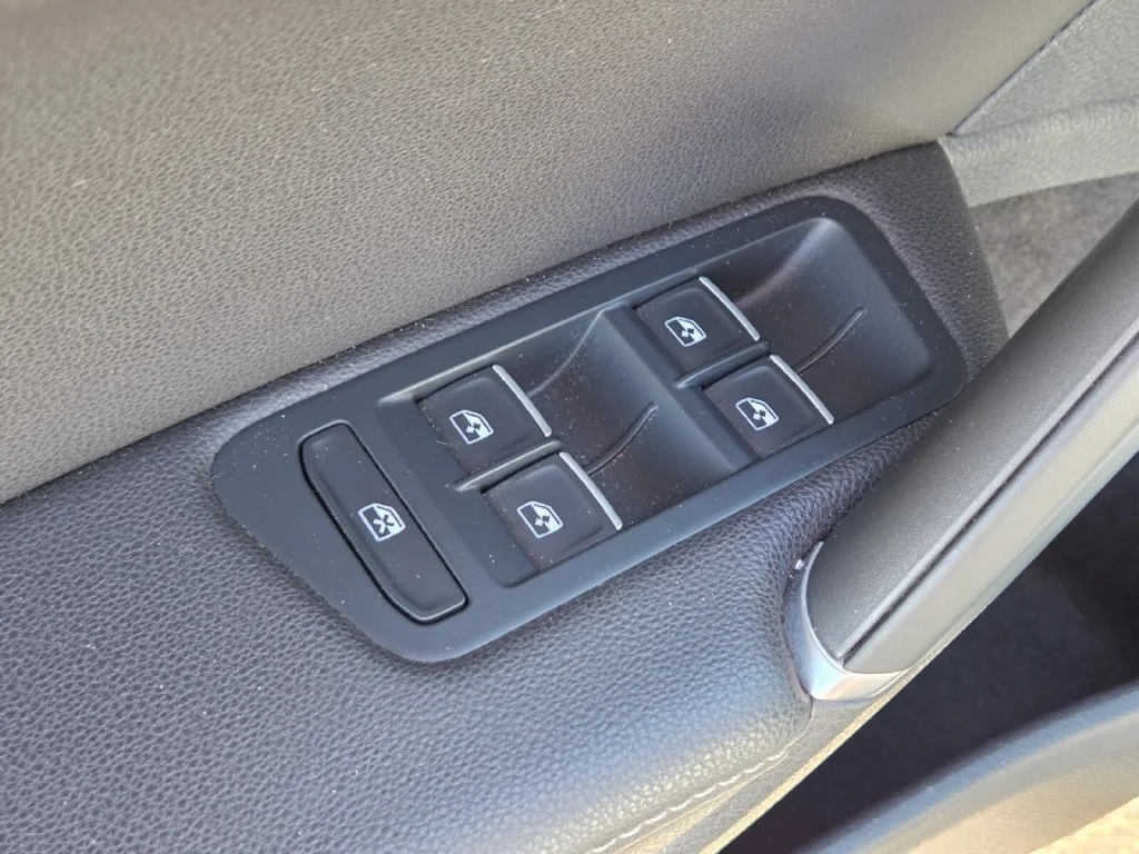 Used 2019  Volkswagen DCC & Navigation 4Motion image 23