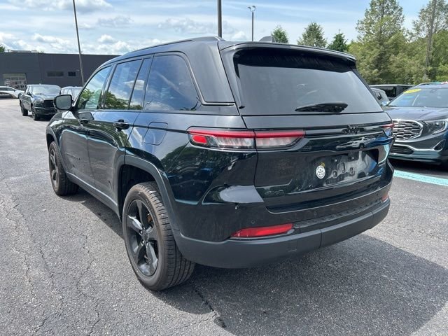 Used 2023 Black Jeep Altitude X image 3