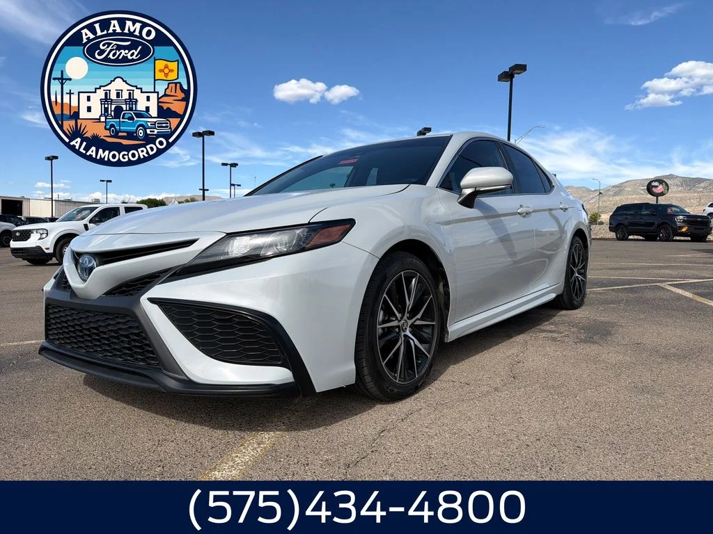 Used 2024 Ice Toyota SE image 1
