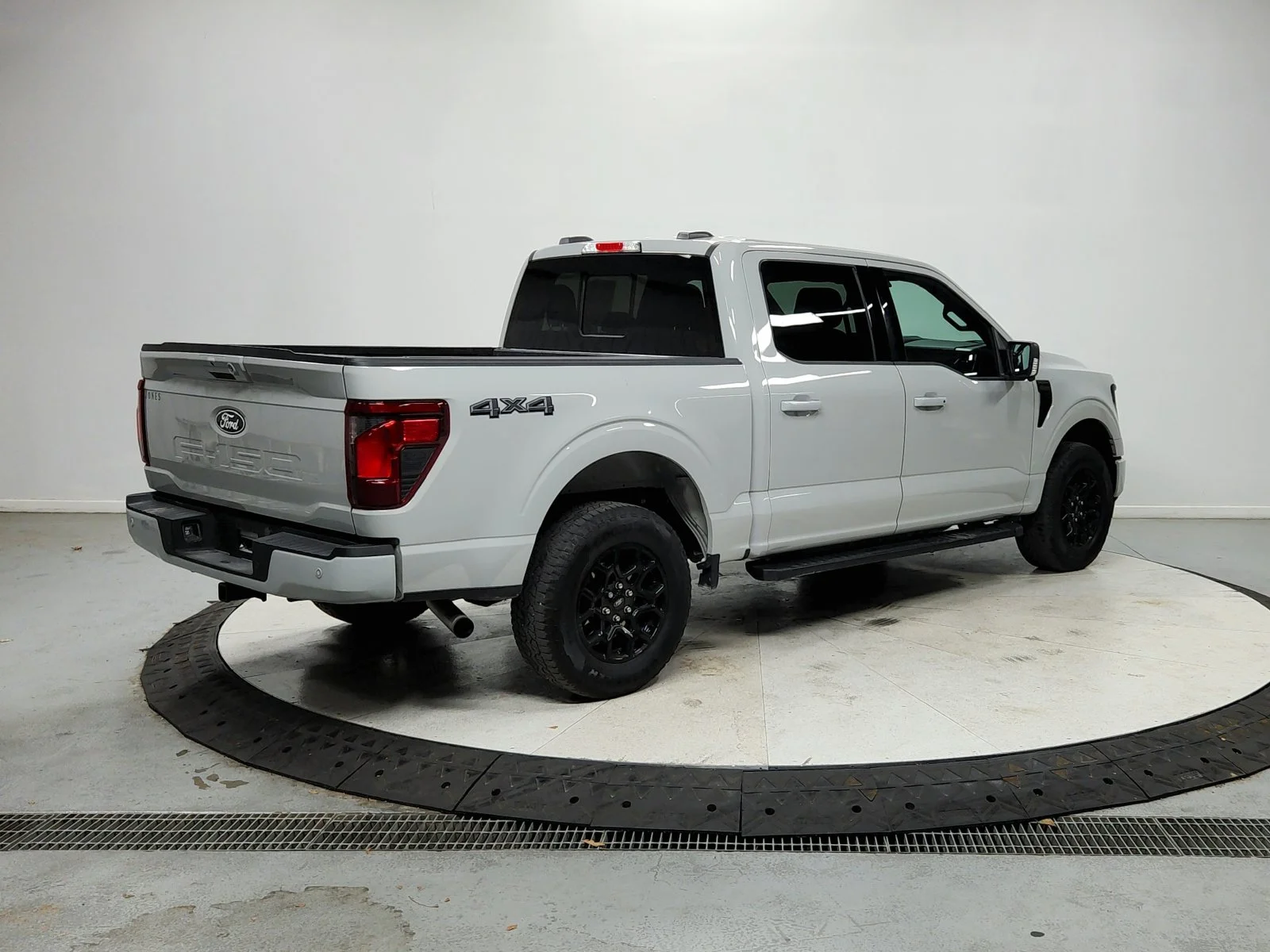 Used 2024 White Ford XLT image 8