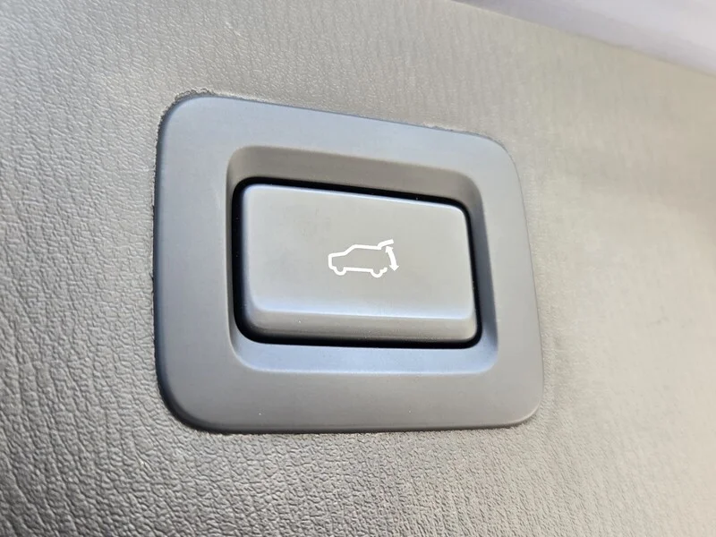 Used 2025 Crystal Blue MAZDA 2.5 S PREFERRED PACKAGE image 17
