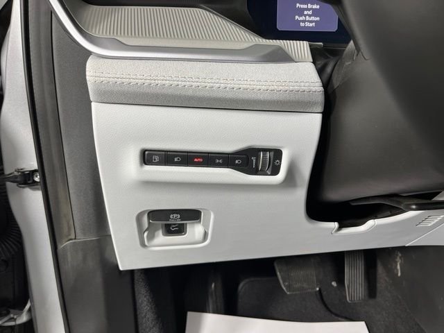 Used 2026 Silver Jeep Laredo image 18