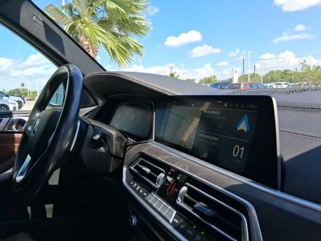 Used 2023 White BMW sDrive40i image 11
