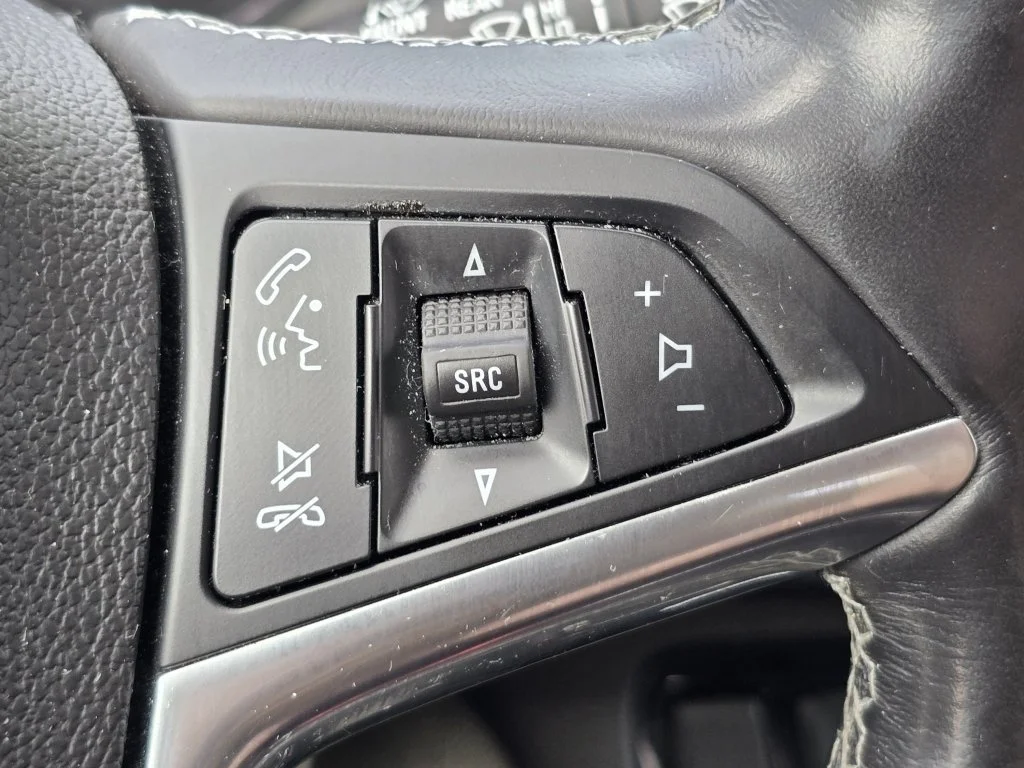 Used 2018 Summit White Buick Essence image 14