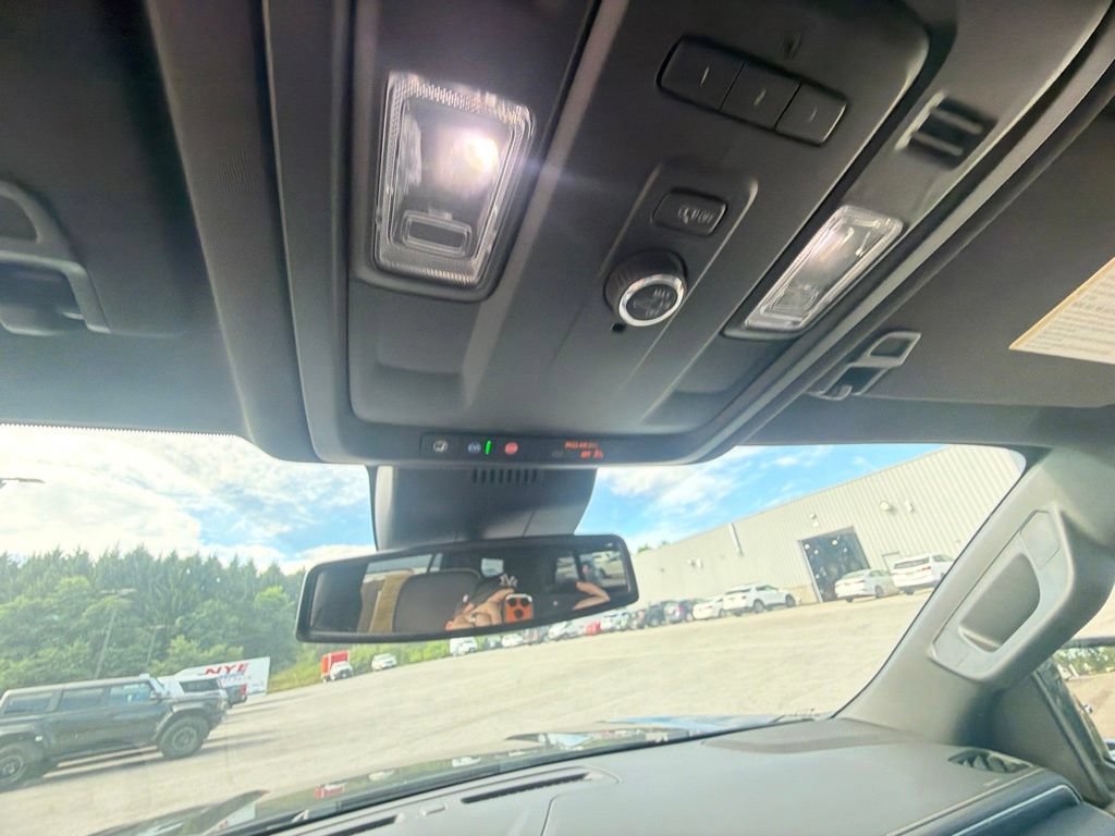 Used 2024 Onyx Black GMC SLT image 39