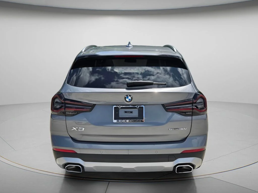 Used 2024 Gray BMW sDrive30i image 6
