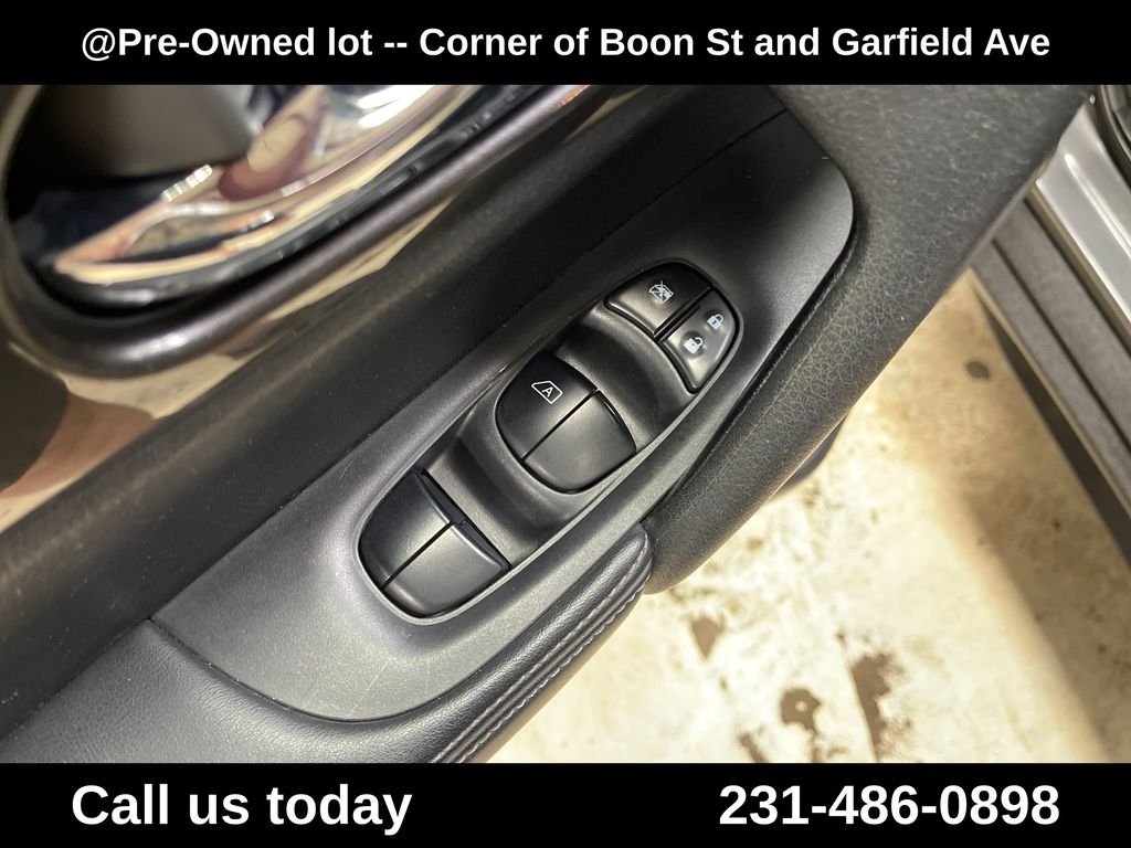 Used 2020 Gray Nissan S image 16