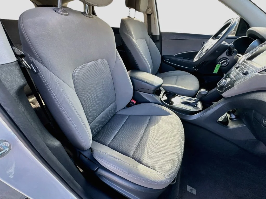 Used 2017 White Hyundai SE image 31
