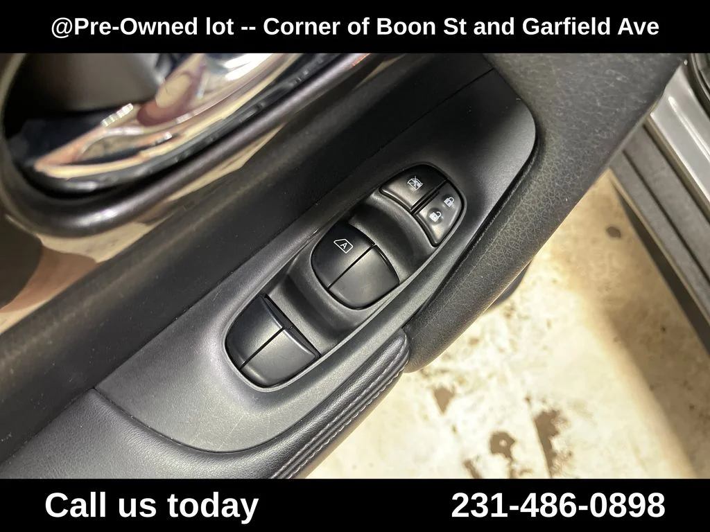 Used 2020 Gray Nissan S image 16