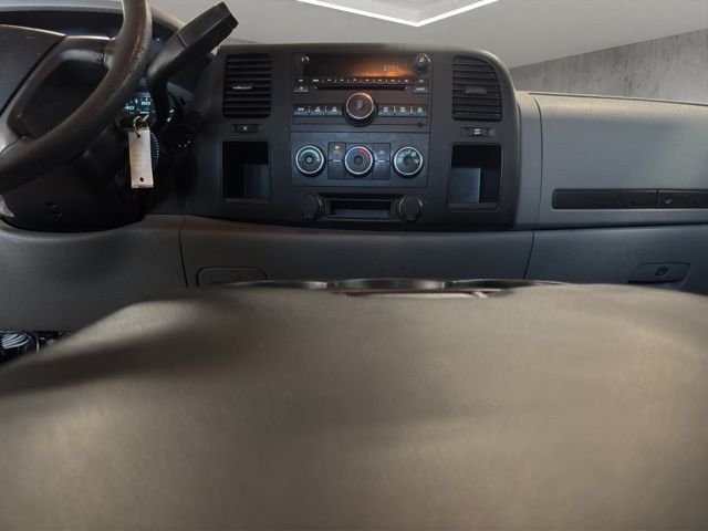 Used 2008 White Chevrolet Work Truck image 25