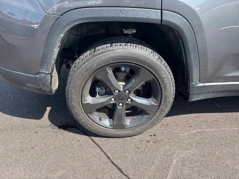 Used 2023 Gray Jeep Altitude X image 15