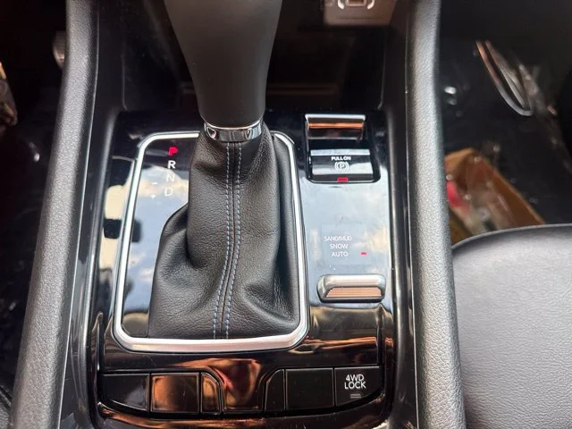 Used 2022 Black Jeep Latitude image 19