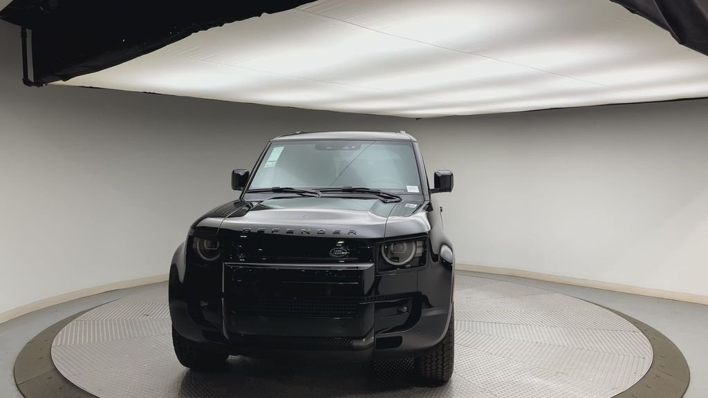 New 2026 Santorini Black Metallic Land Rover S image 7