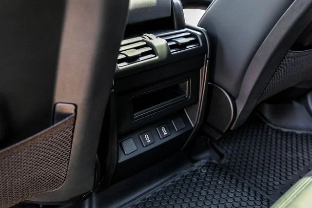 New 2026 Santorini Black Land Rover X-Dynamic SE image 44