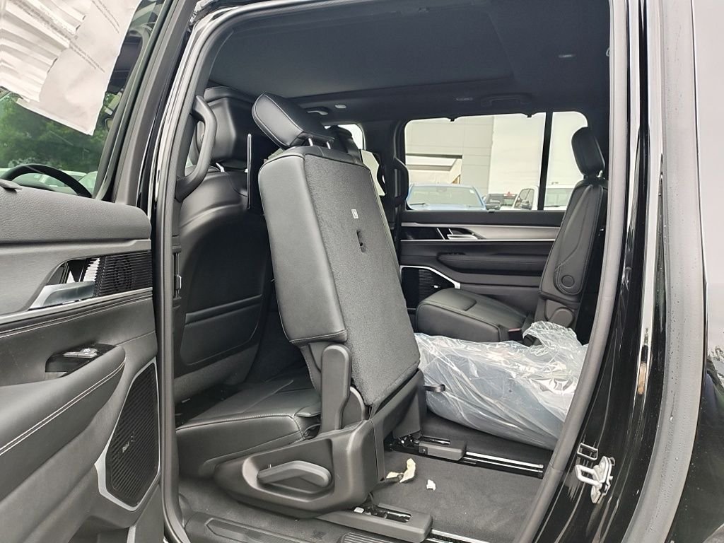 New 2026 High Gloss Black Exterior Paint Jeep Limited Reserve image 33