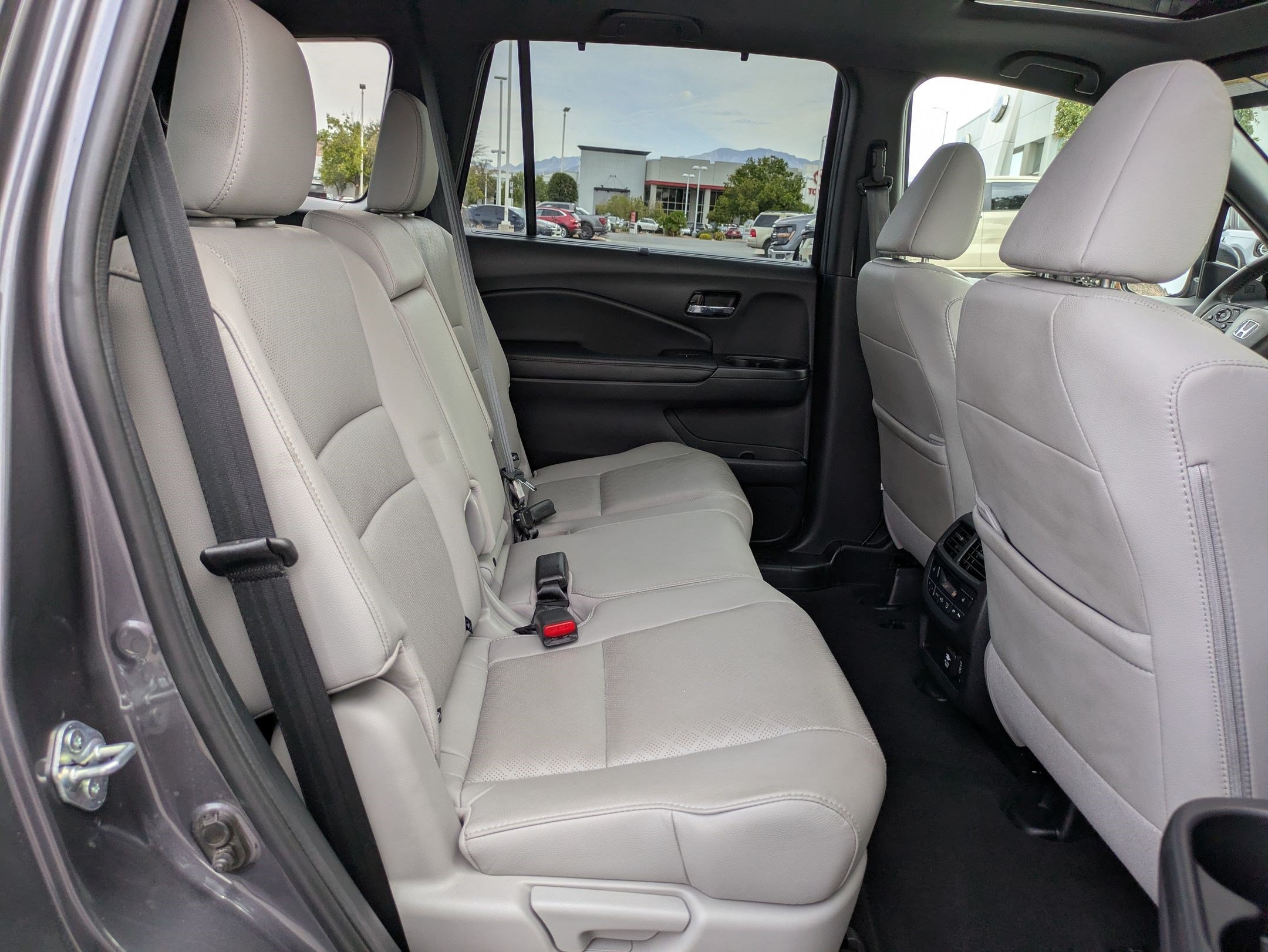Used 2021 Lunar Silver Metallic Honda Touring image 31