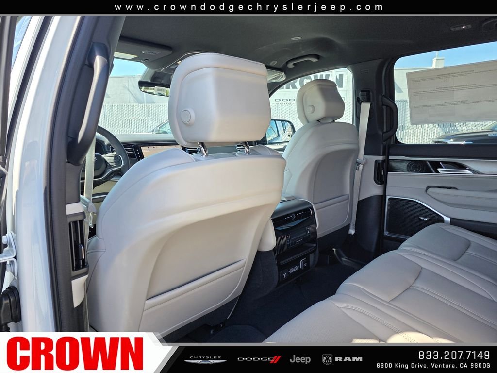 New 2026 Bright White Clear-Coat Exterior Paint Jeep  image 16