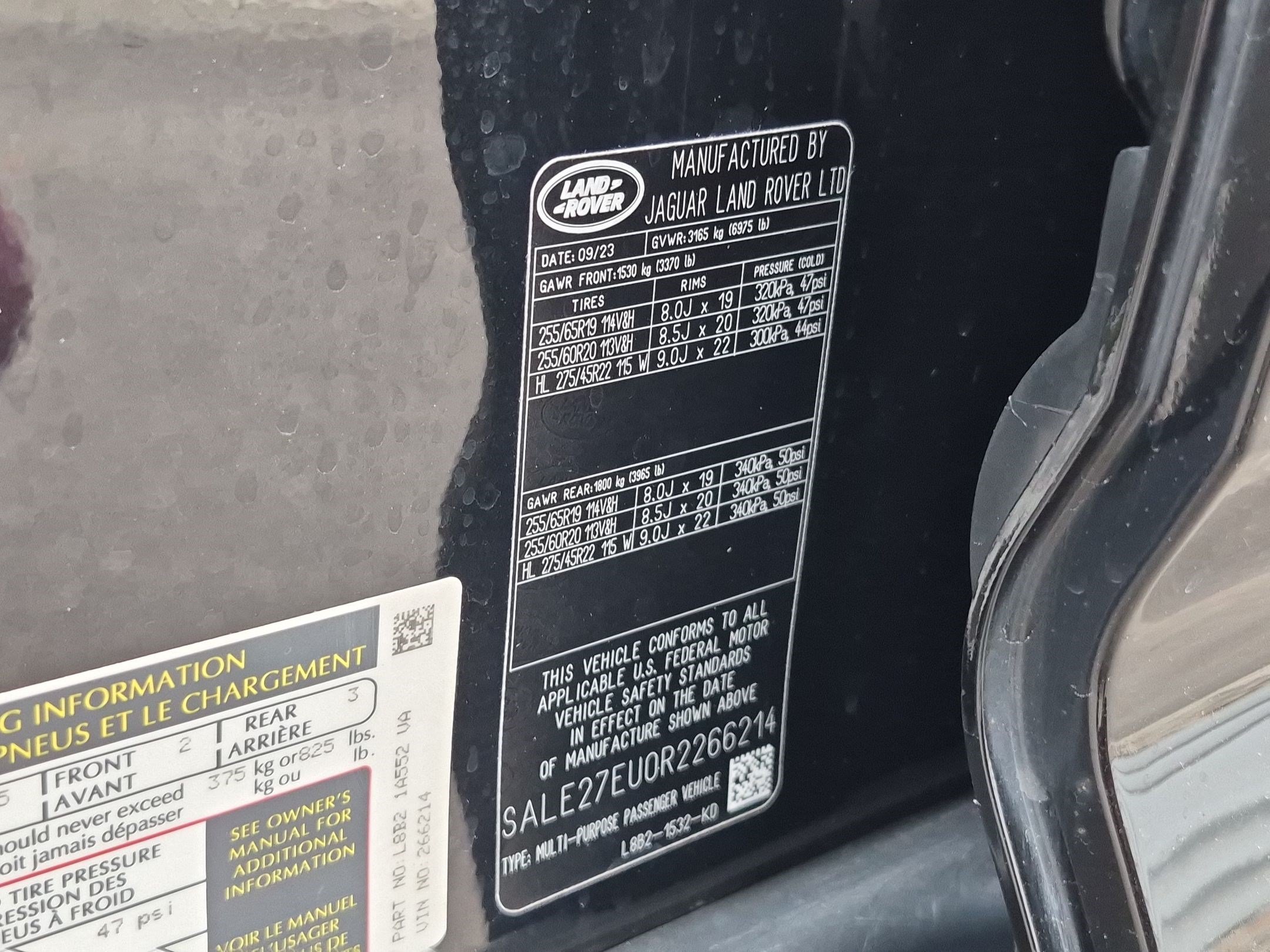 Used 2024 Black Land Rover X-Dynamic SE image 31