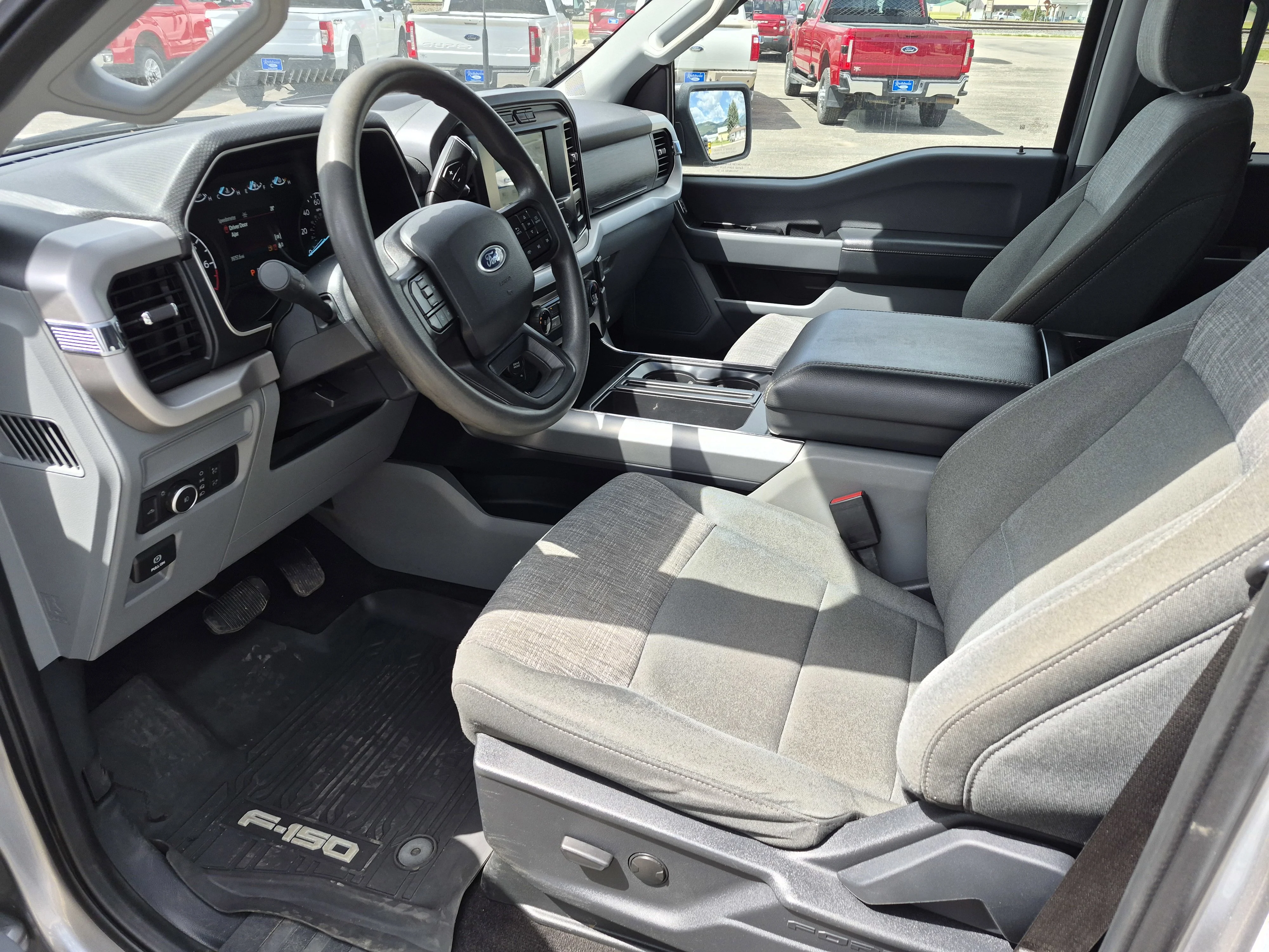 Used 2022 Silver Ford XLT image 2