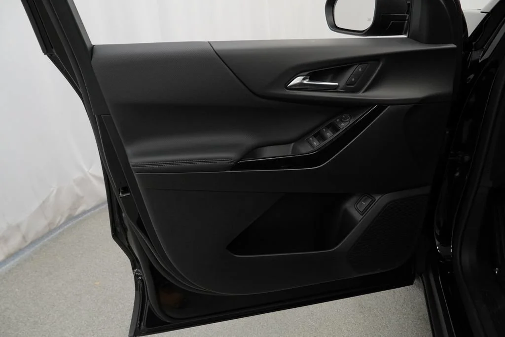 New 2027 Mosaic Black Metallic Chevrolet LT image 20