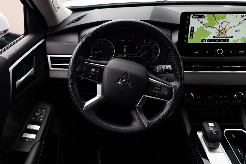 Used 2025 White Mitsubishi ES image 10