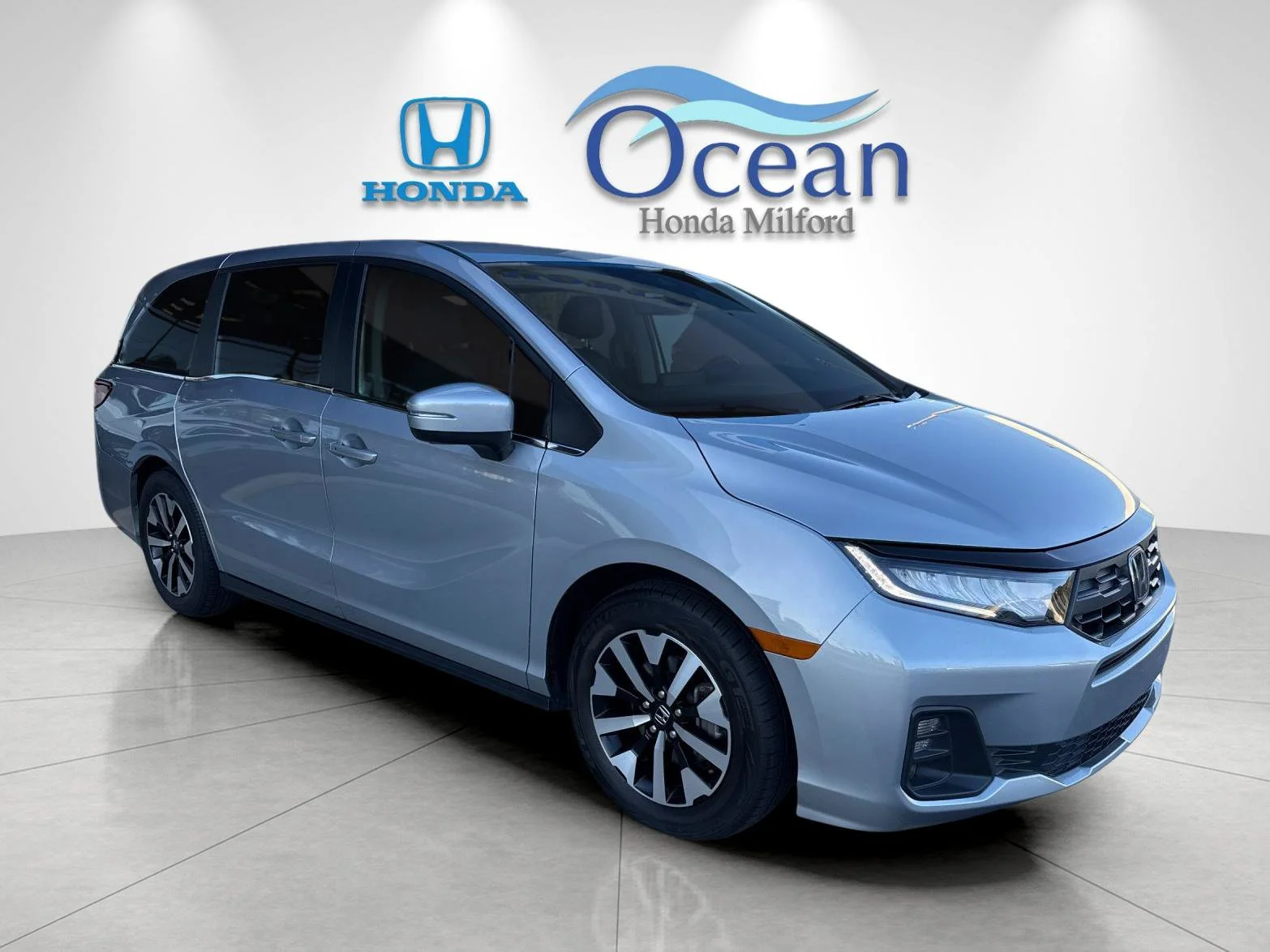 Used 2025 Solar Silver Metallic Honda EX-L image 1