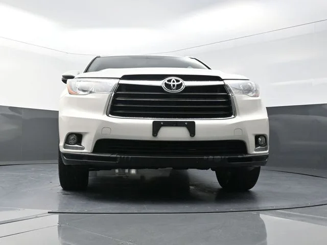 Used 2015 White Toyota Limited image 32