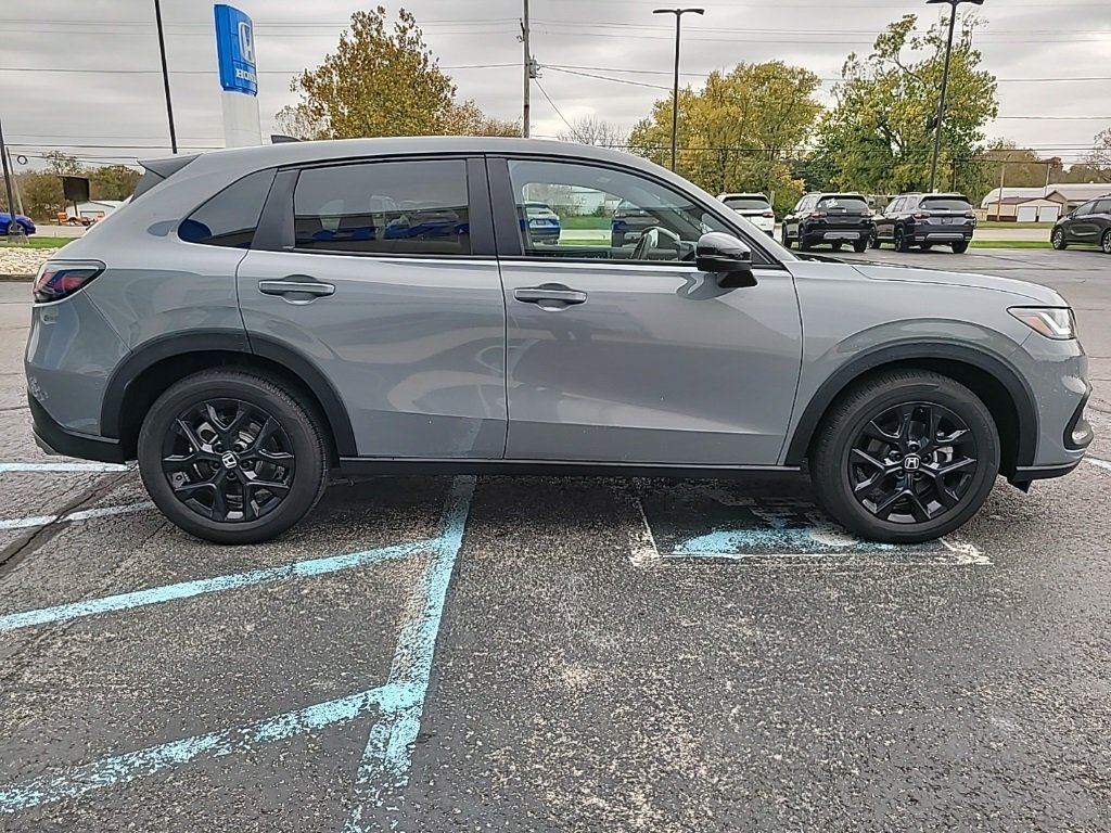 2025 Honda HR-V Sport photo 3