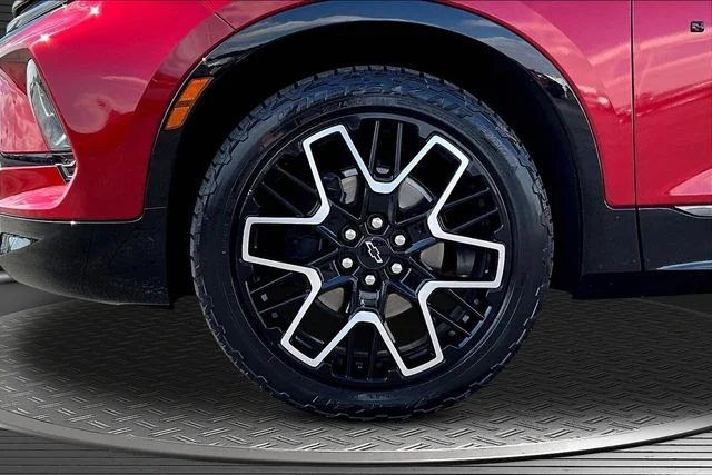 Used 2023 Red Chevrolet RS image 34