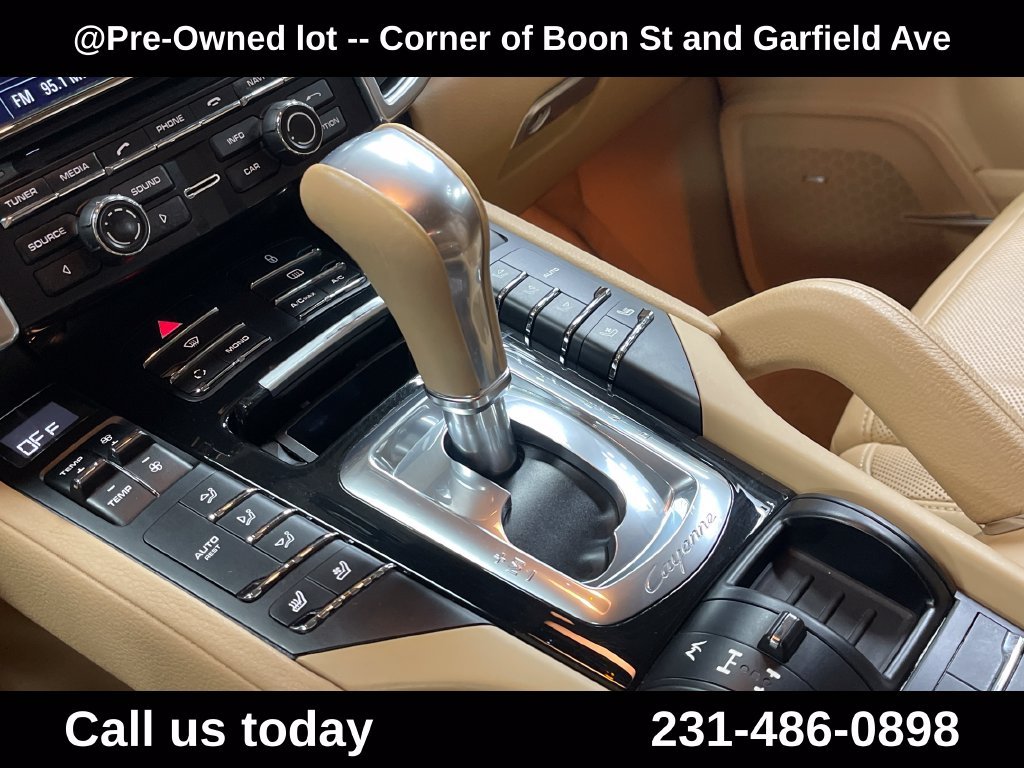 Used 2013  Porsche Diesel image 22