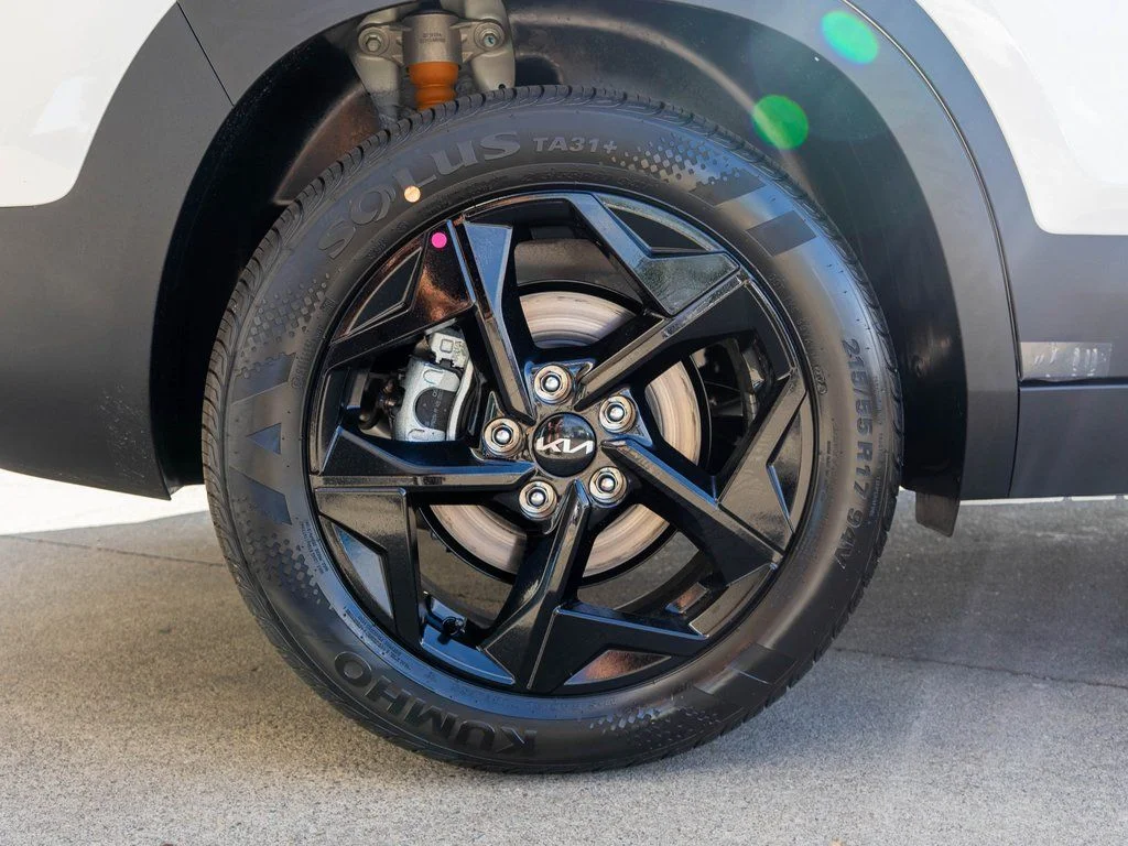 New 2026 Snow White Pearl Kia EX image 31