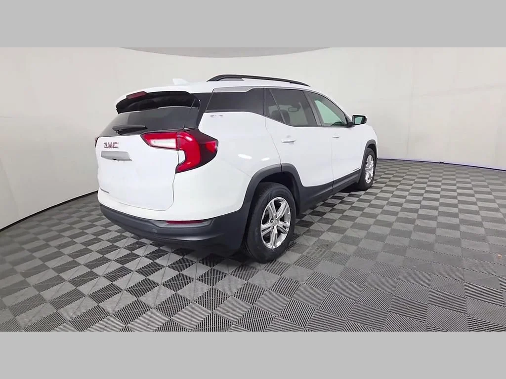 Used 2022 Summit White GMC SLE image 40