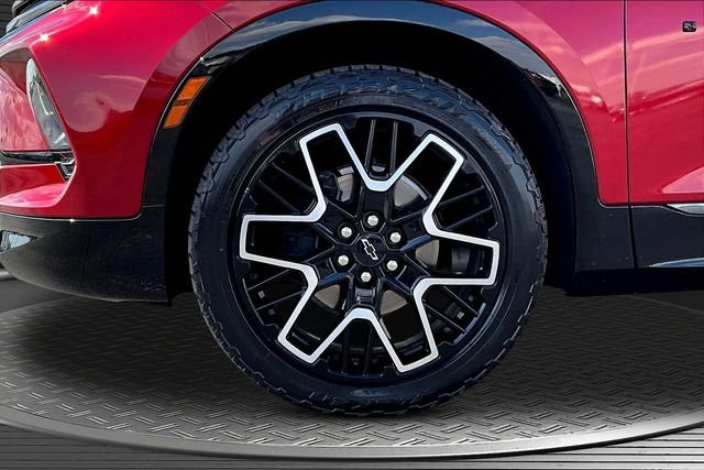 Used 2023 Red Chevrolet RS image 34