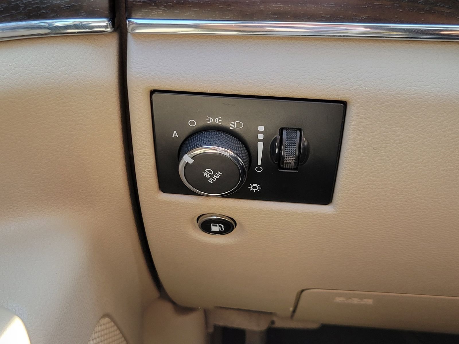 Used 2014 White Jeep Limited image 14