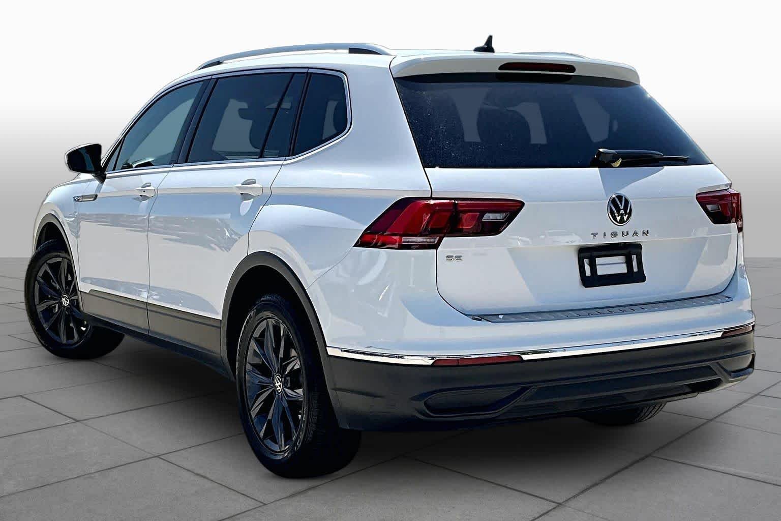 Used 2022 Pure White Volkswagen SE image 12