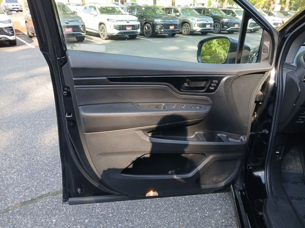 Used 2023  Honda Touring image 21