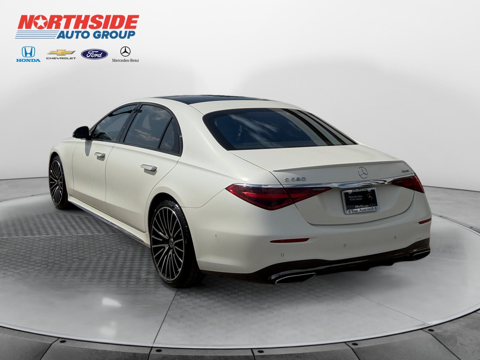 Certified Used 2023 MANUFAKTUR Cashmere White Magno Mercedes-Benz S 580 image 5