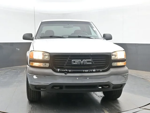 Used 2000  GMC SLE image 2