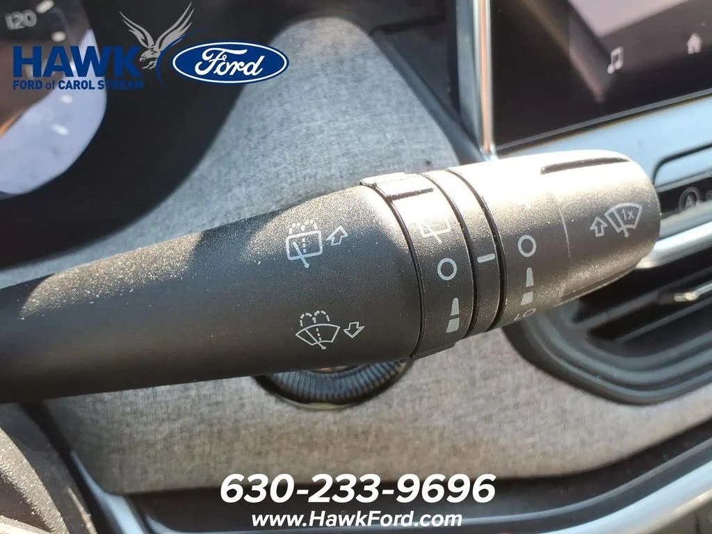 Used 2024 White Jeep Latitude image 25