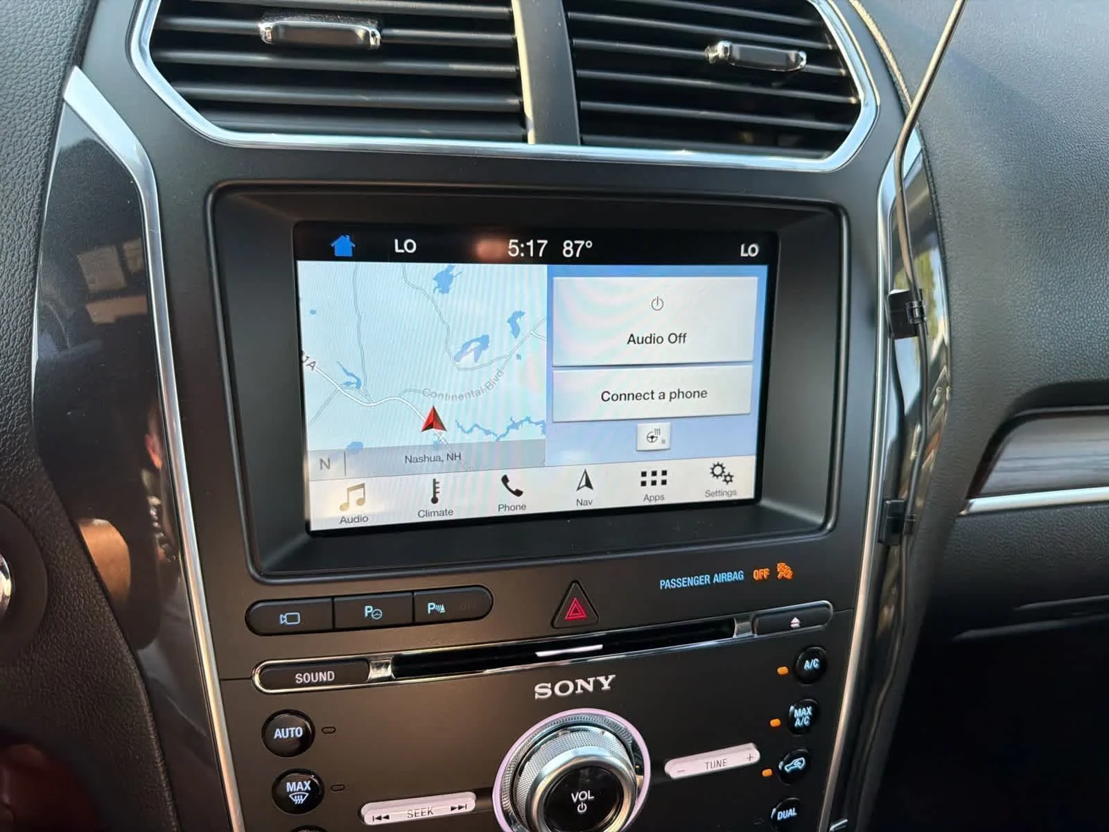 Used 2017 White Platinum Metallic Tri-Coat Ford Limited image 3