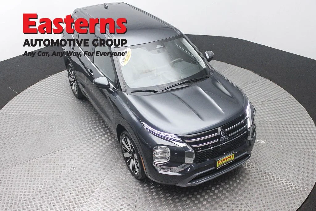 Used 2025 Gray Mitsubishi SE image 3