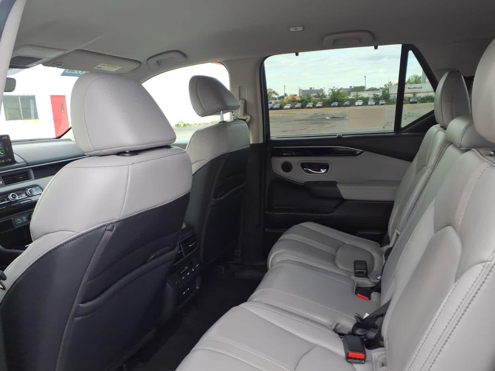 2025 Honda Pilot EX-L - Photo 12