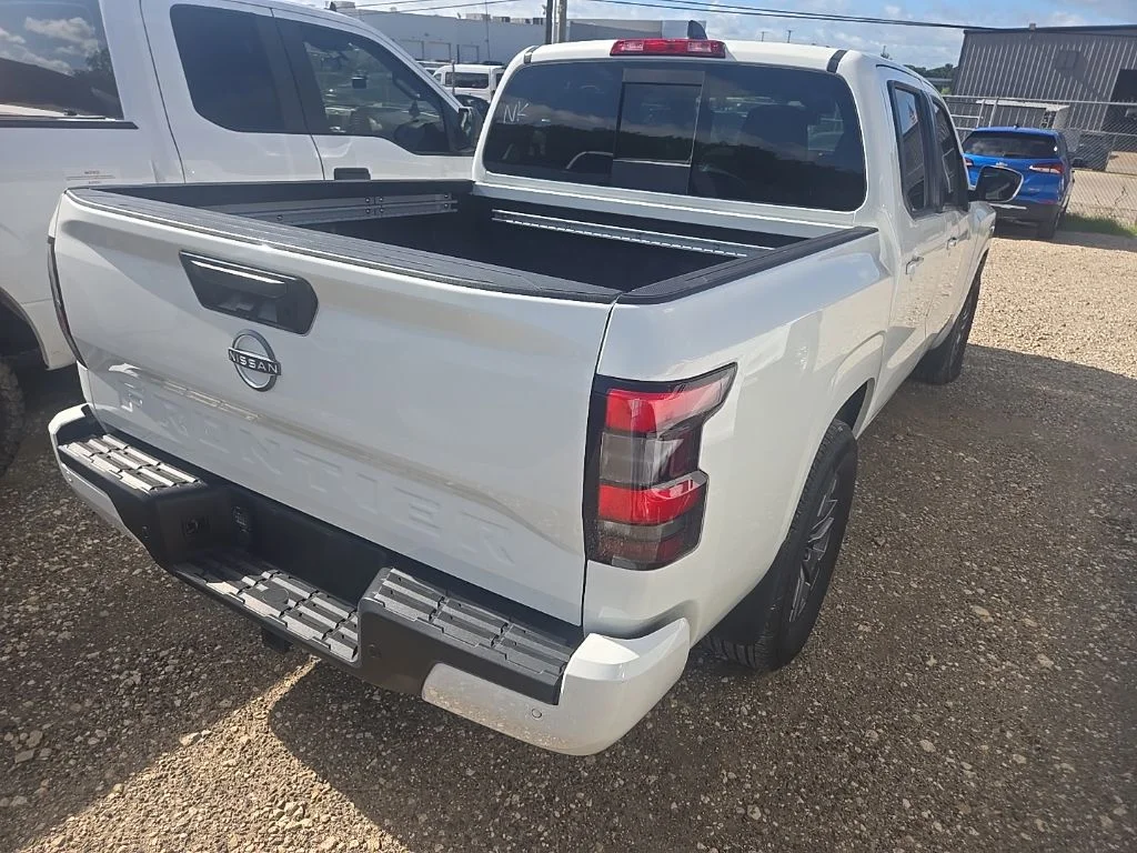 Used 2025 White Nissan SV image 5