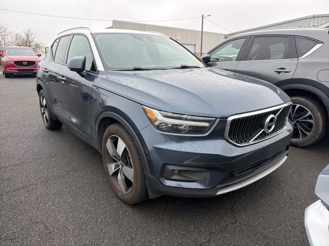 2021 Volvo XC40 Momentum