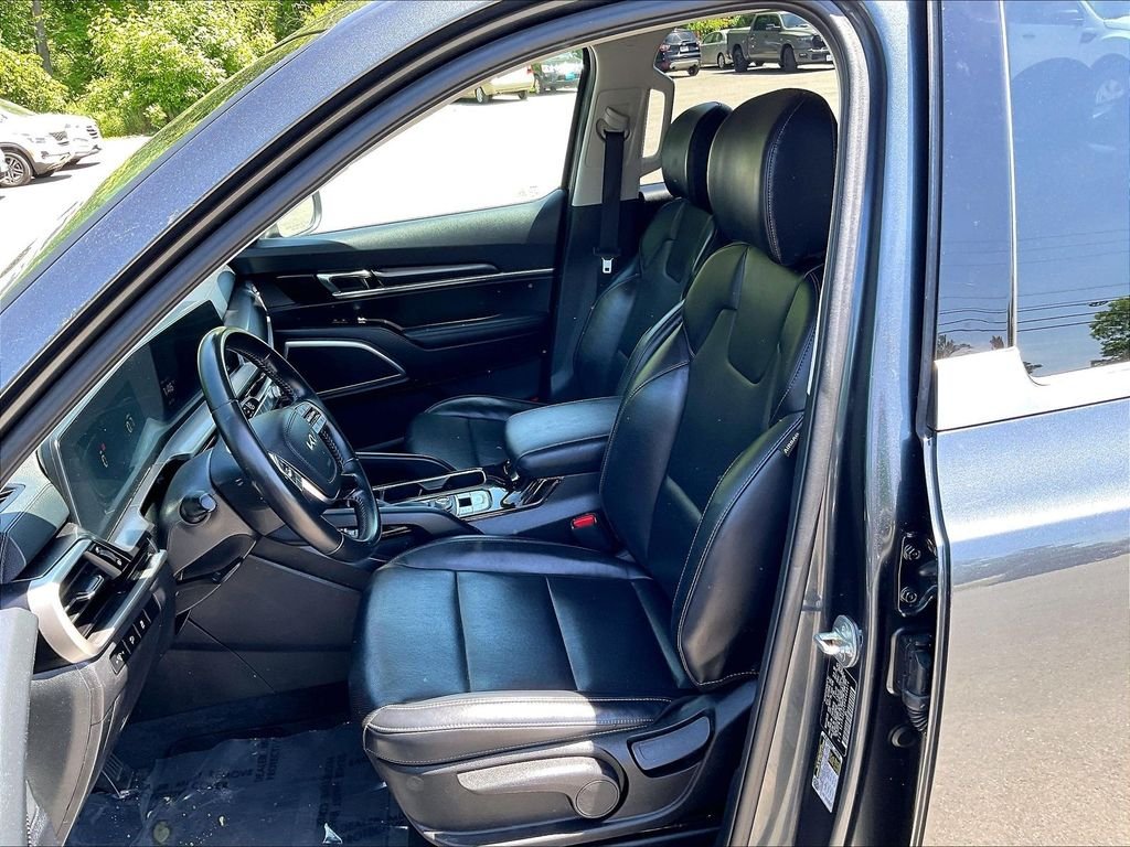 Used 2023 Gray Kia LX image 10