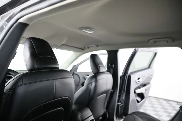 Used 2018 Gray Jeep Latitude Plus image 22