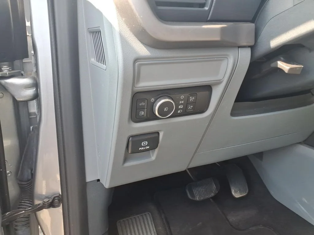 Used 2024 Silver Ford XLT image 16
