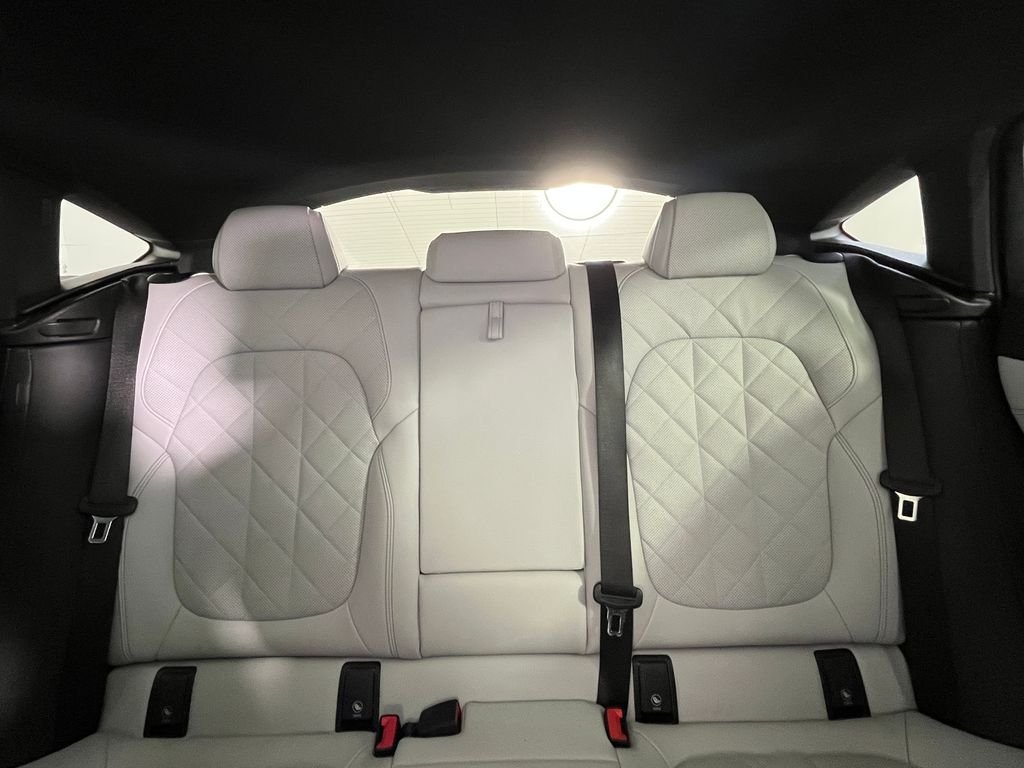 Used 2024 White BMW M60i image 20