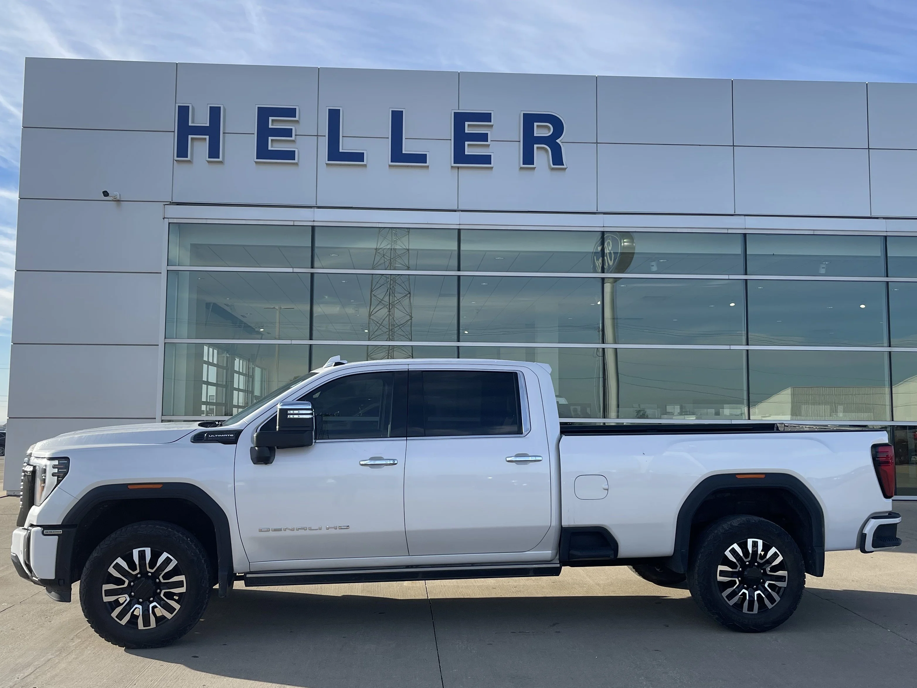 Used 2024 White Frost GMC Denali Ultimate image 3