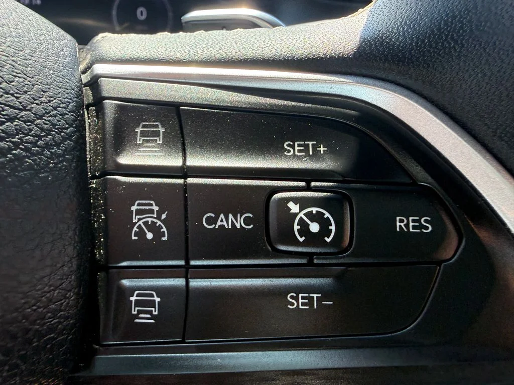 Used 2023 Silver Jeep Altitude X image 17
